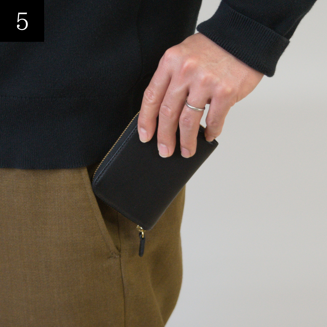 ムラ染めレザーのラウンド小銭入れ<br>color:Black